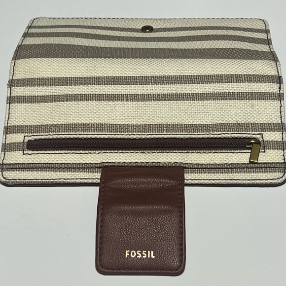**NWT**Fossil Madison Tab Clutch Wallet in Neutral Stripe; MSRP $65 - Picture 5 of 6
